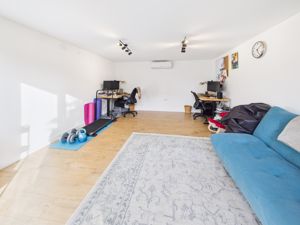 SUMMERHOUSE/HOME OFFICE ROOM- click for photo gallery